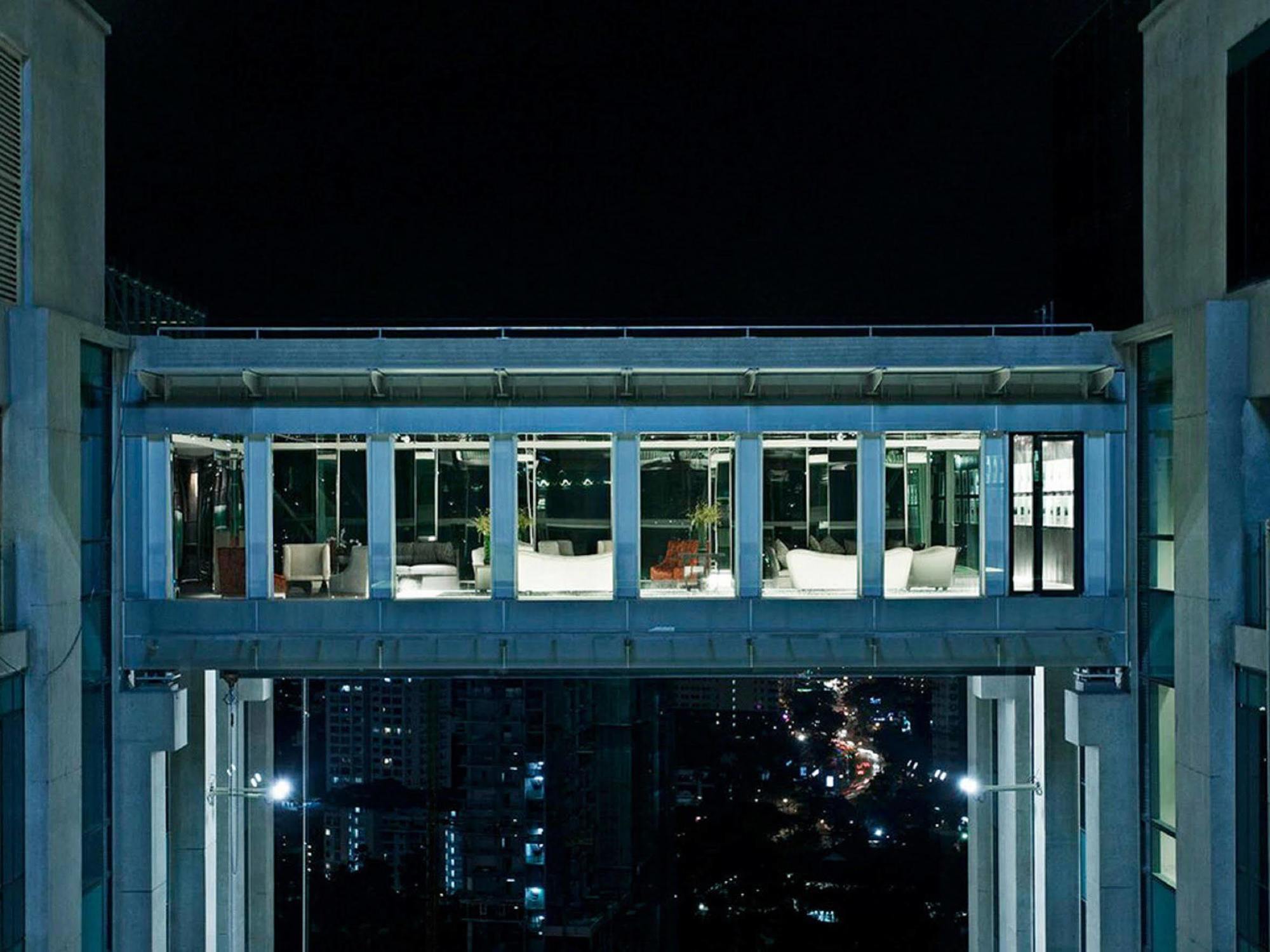 Gtower Hotel Κουάλα Λουμπούρ Εξωτερικό φωτογραφία Skywalk at night